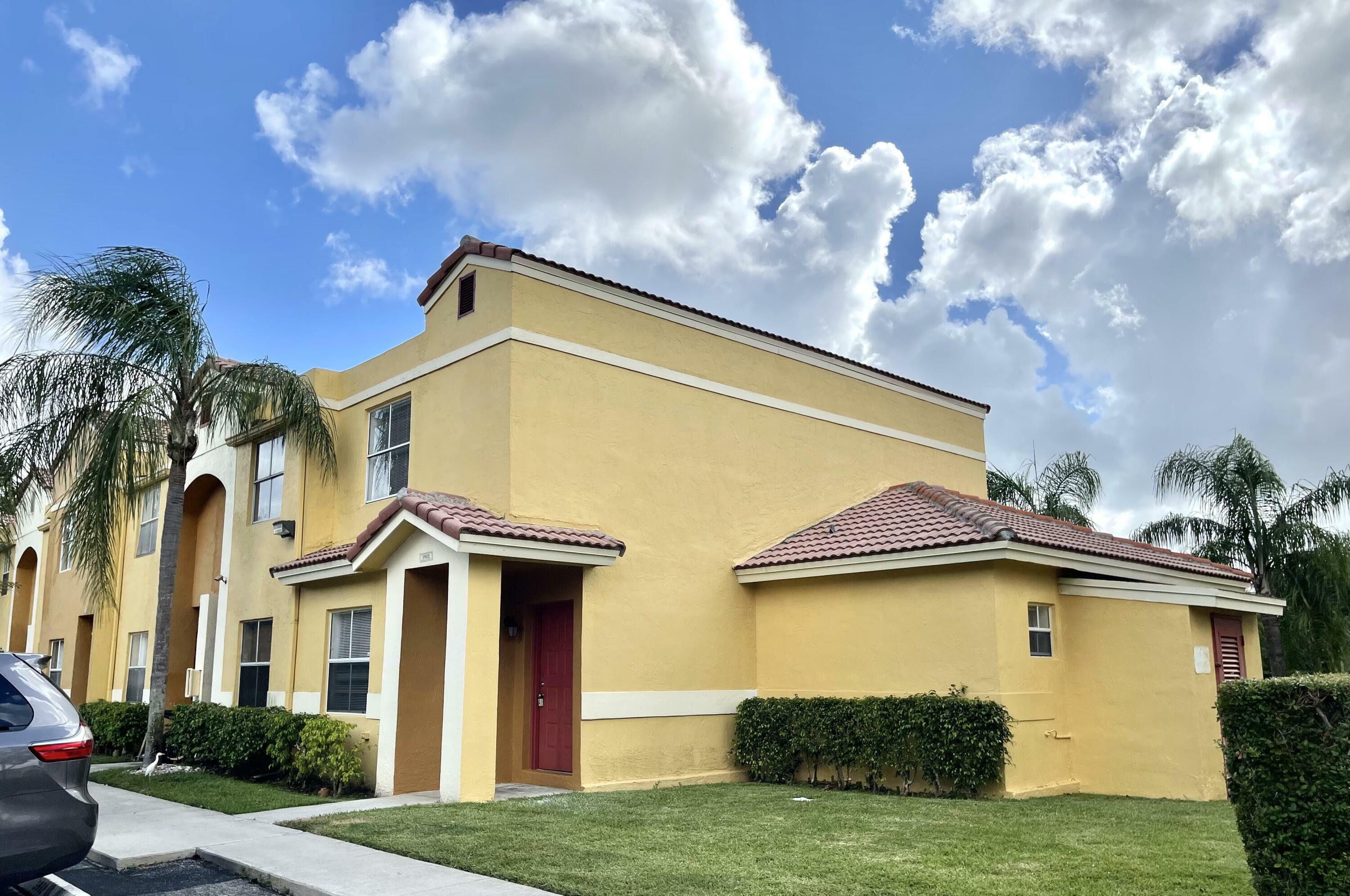 Property Photo:  3902 NW 90th Avenue 3902  FL 33351 