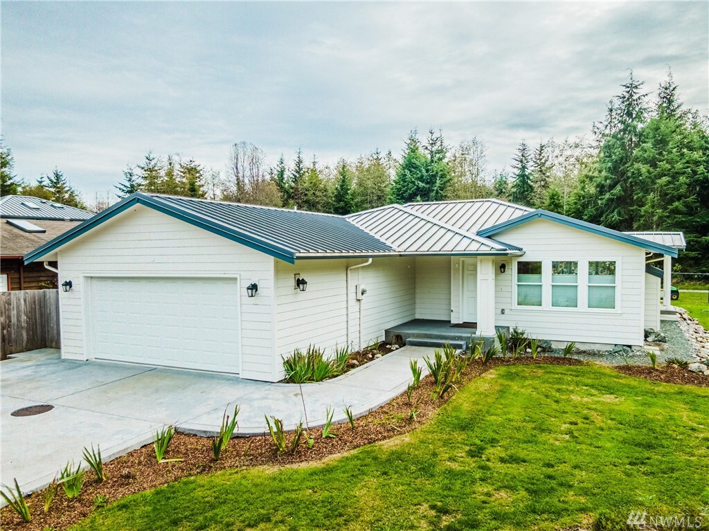 Property Photo: 410 Mitchell Dr WA 98239