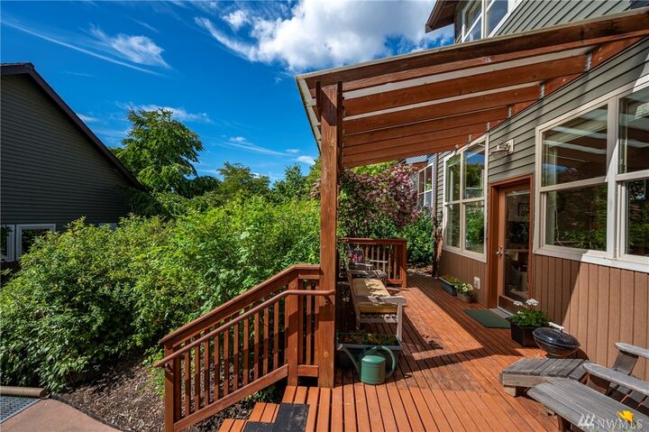 Property Photo: 6000 17th Ave SW D7 WA 98106