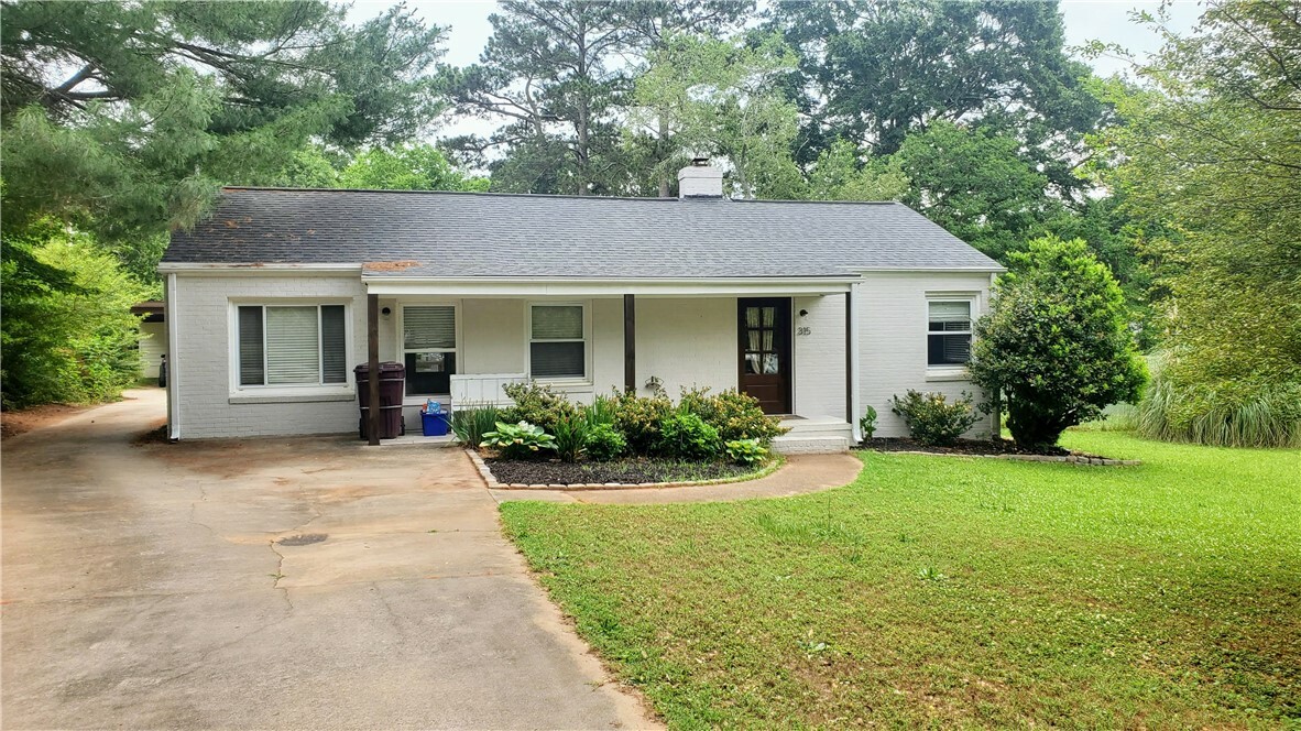 Property Photo:  315 S Elm Street  SC 29670 