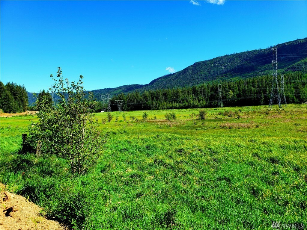 Property Photo:  2901 Pasco Rd  WA 98922 