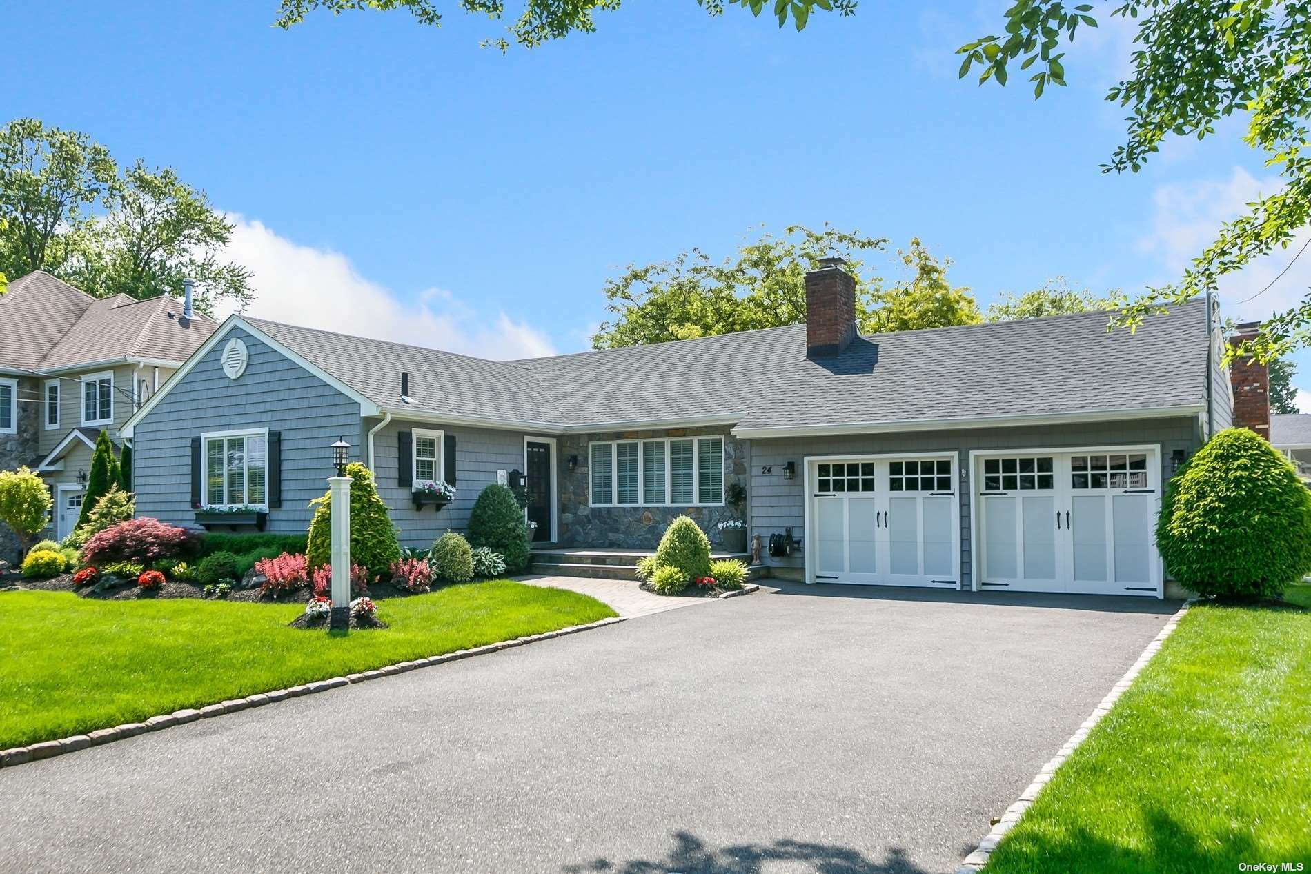 Property Photo:  24 Gloucester Road  NY 11758 