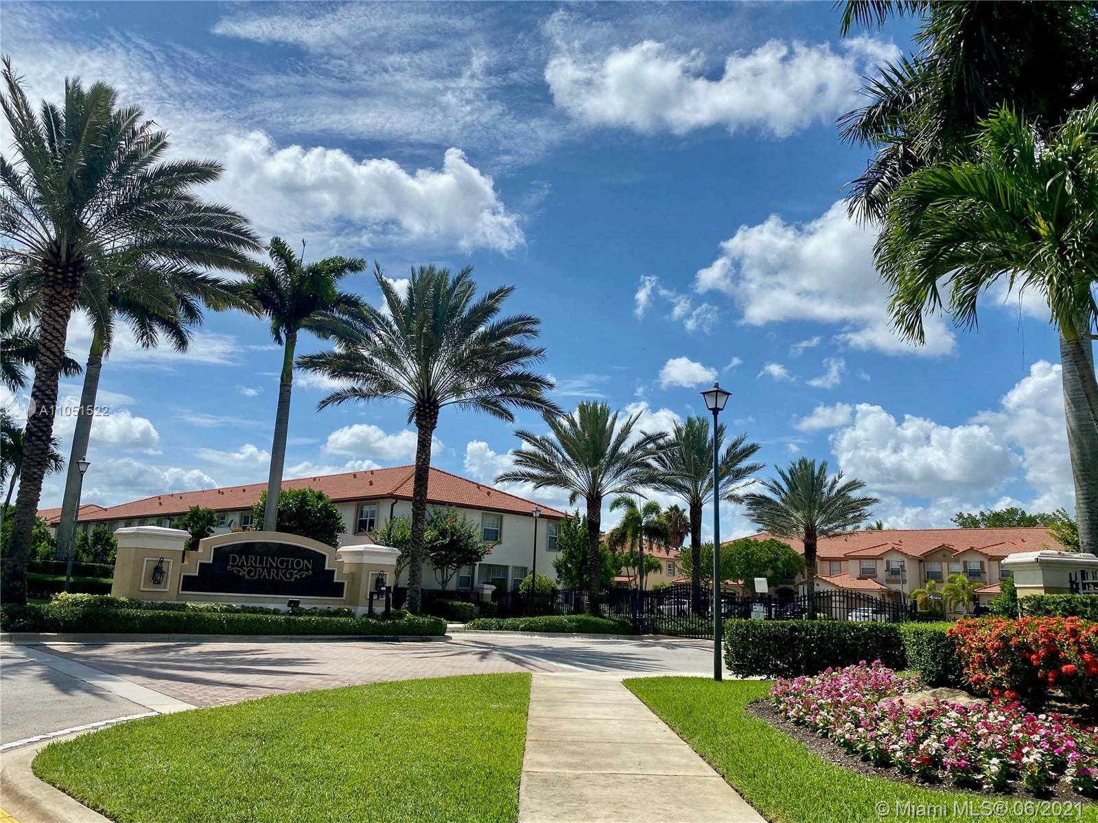 Property Photo: 9712 Darlington Pl 9712 FL 33328