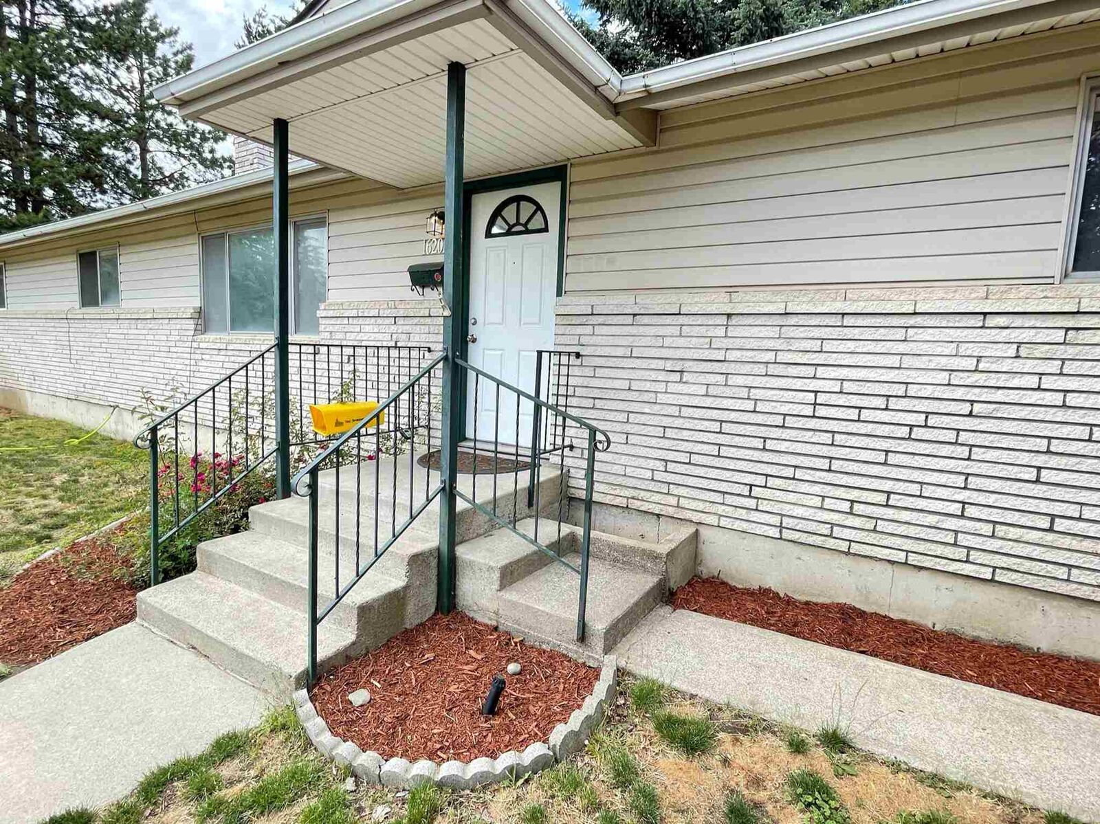 Property Photo: 1620 W Wabash Ave WA 99205