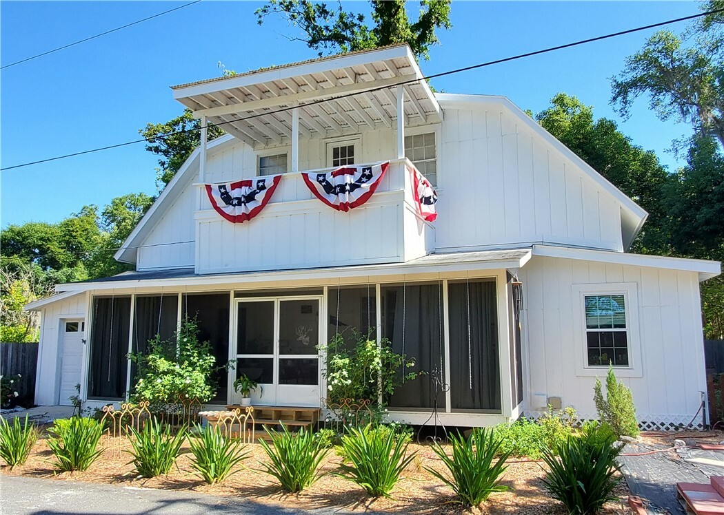 Property Photo:  105 E Stable Alley  GA 31558 