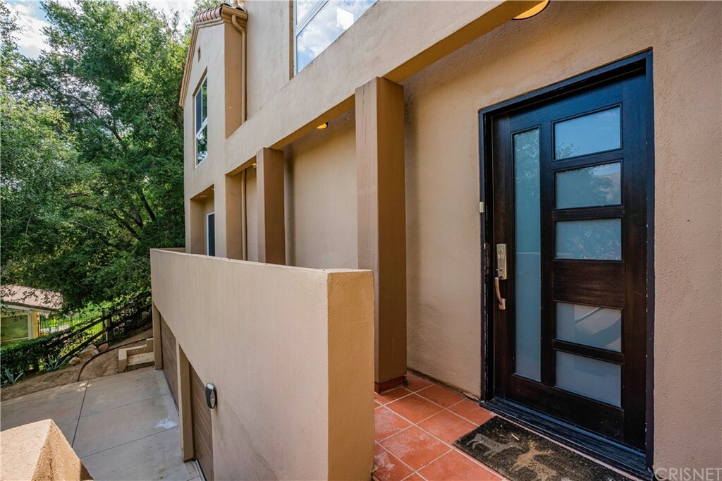 Property Photo:  11 Bridle Lane  CA 91307 