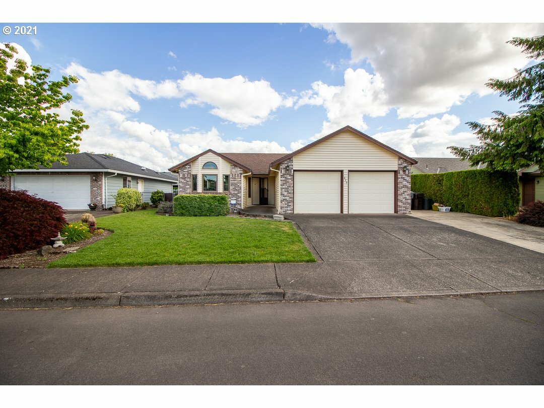 Property Photo: 625 SE 7th Pl OR 97013
