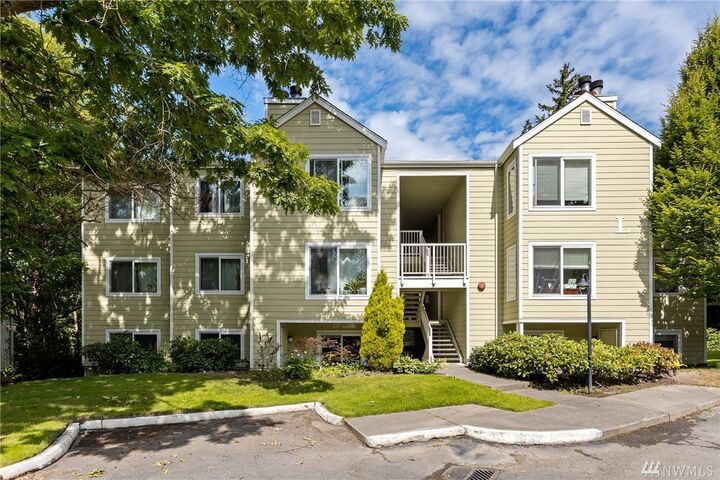 Property Photo:  975 Aberdeen Ave NE L101  WA 98056 