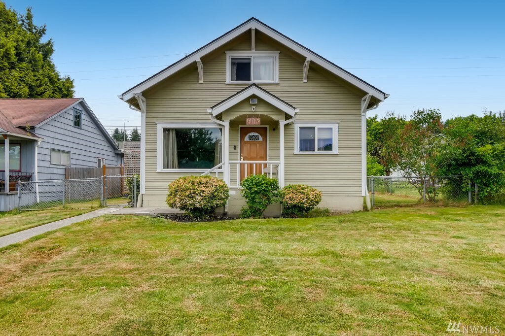 Property Photo:  4412 S 3rd Ave  WA 98203 