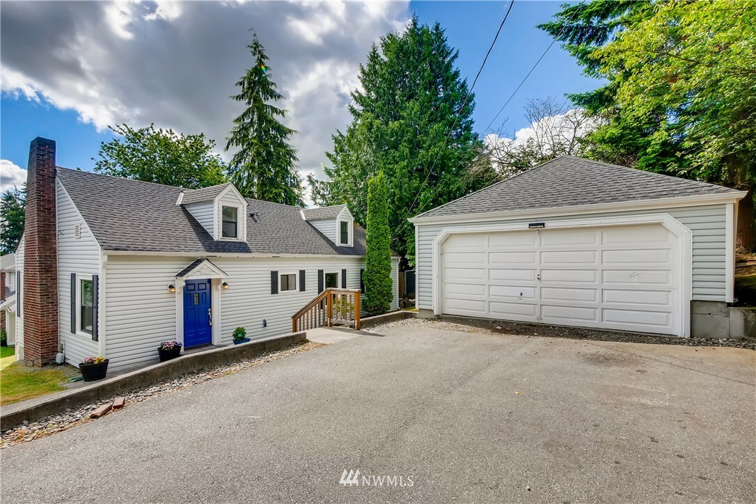 Property Photo: 5609 Broadway WA 98203