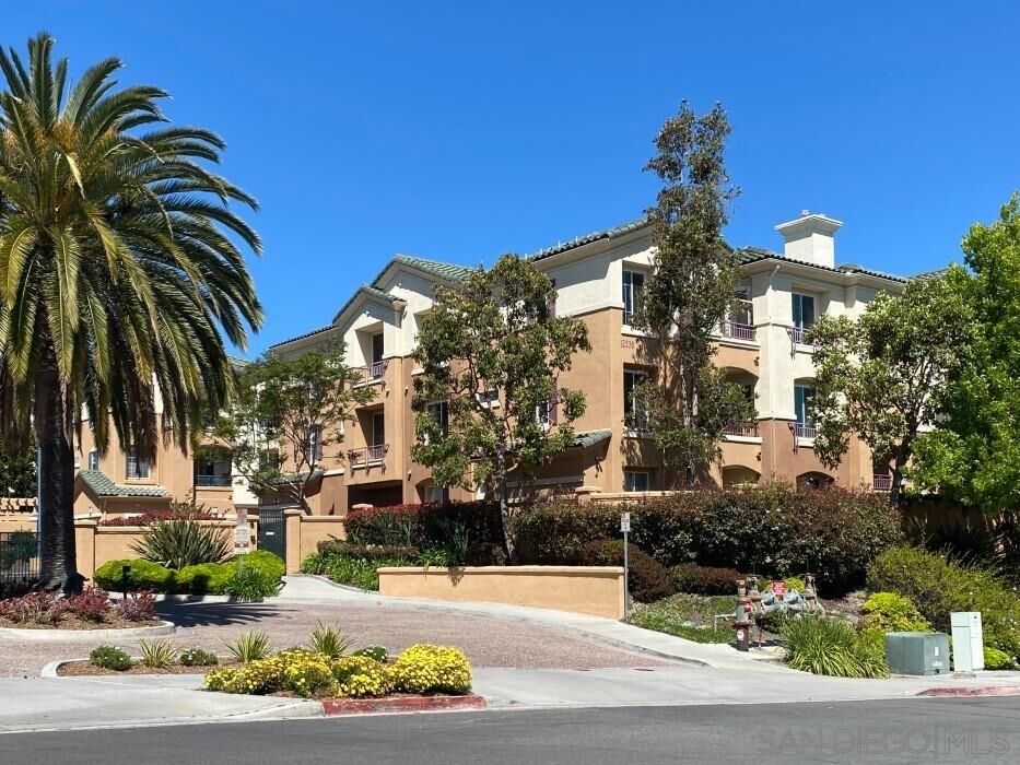 Property Photo: 12368 Carmel Country Rd D208 CA 92130