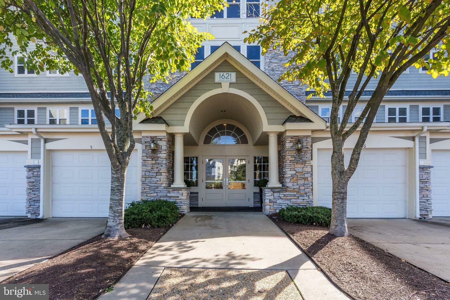Property Photo: 1601 Ladue Court 101 VA 22191