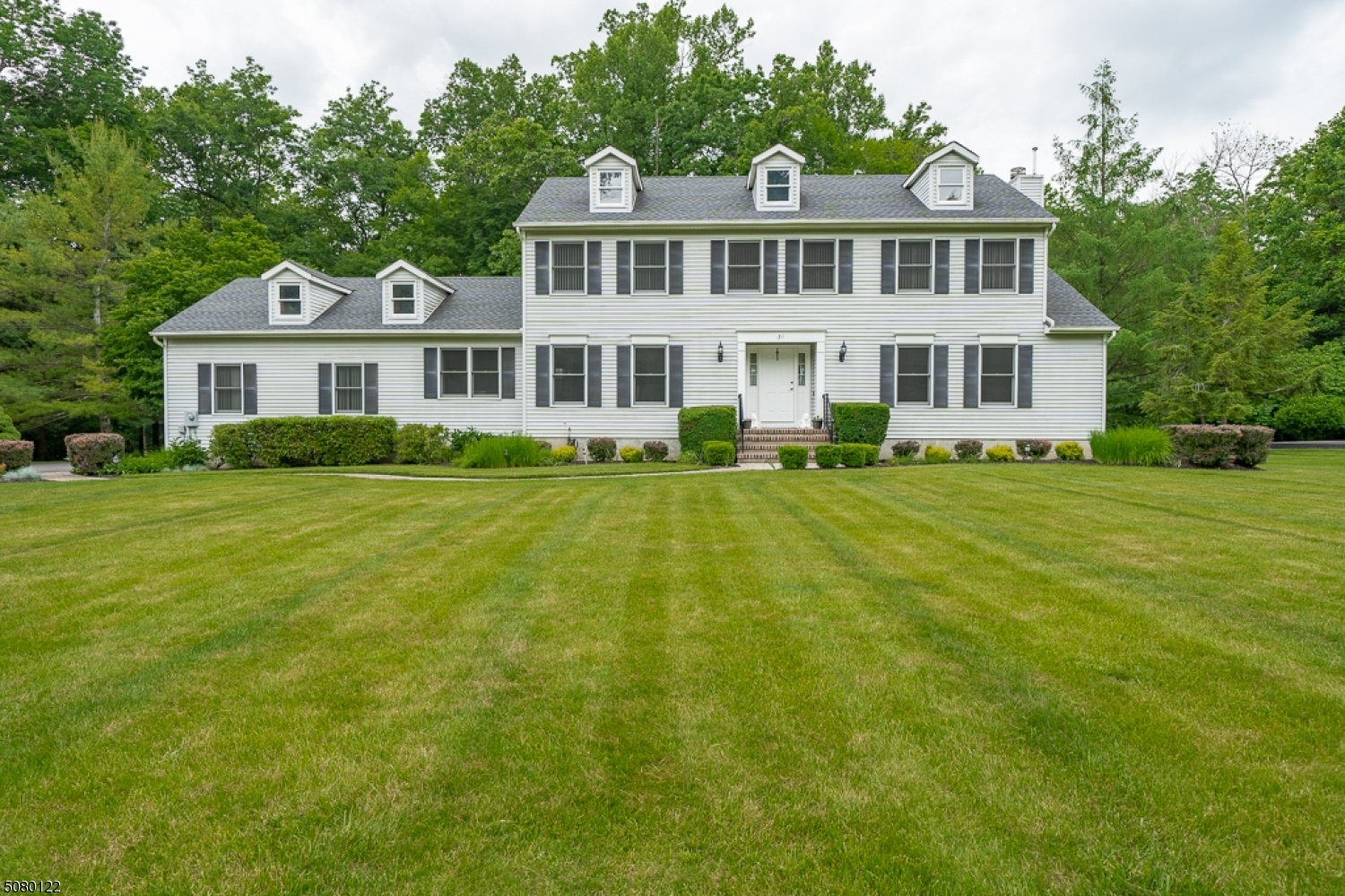 Property Photo:  31 Powhatatan Way  NJ 07840 