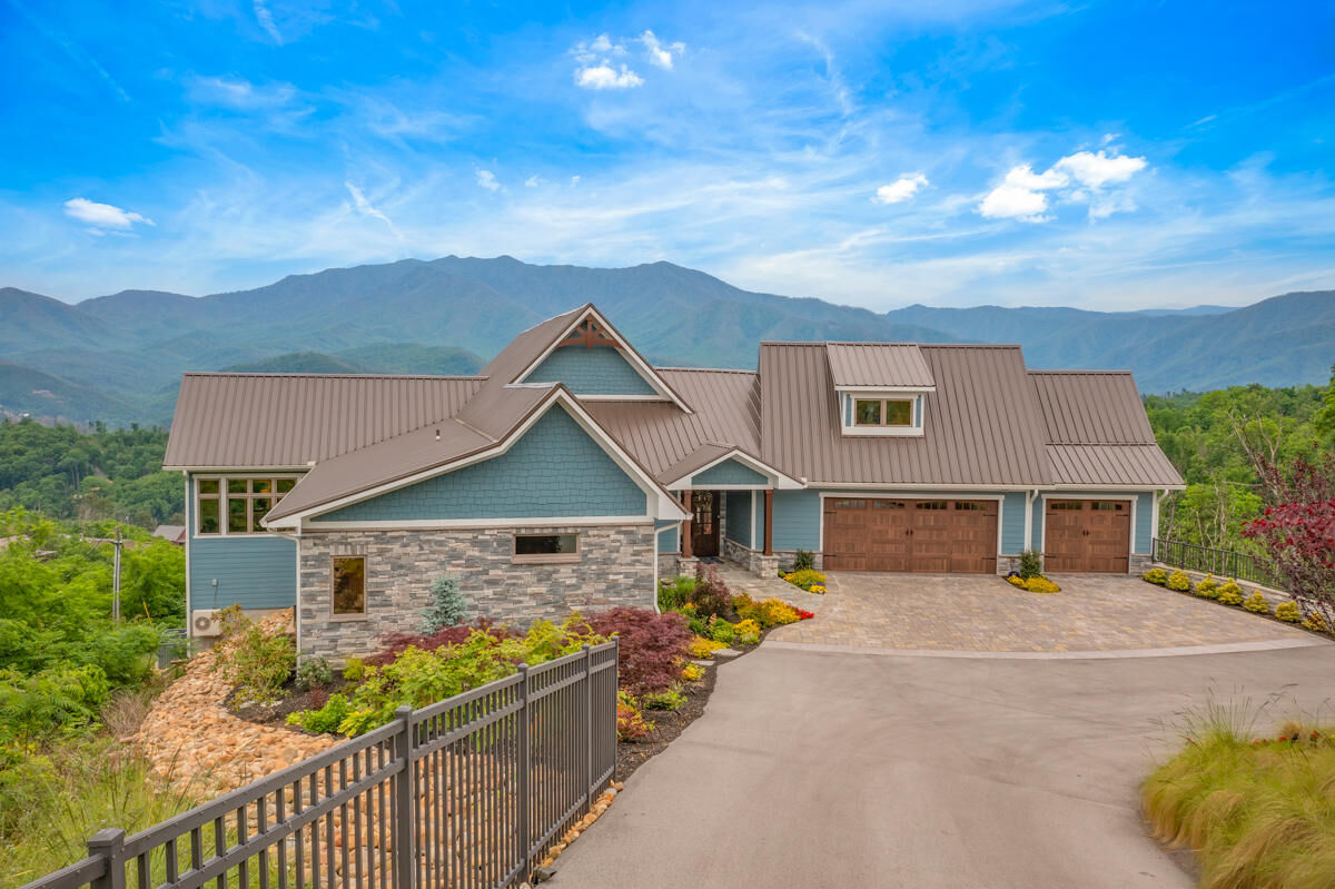 Property Photo: 945 Wiley Oakley Drive TN 37738