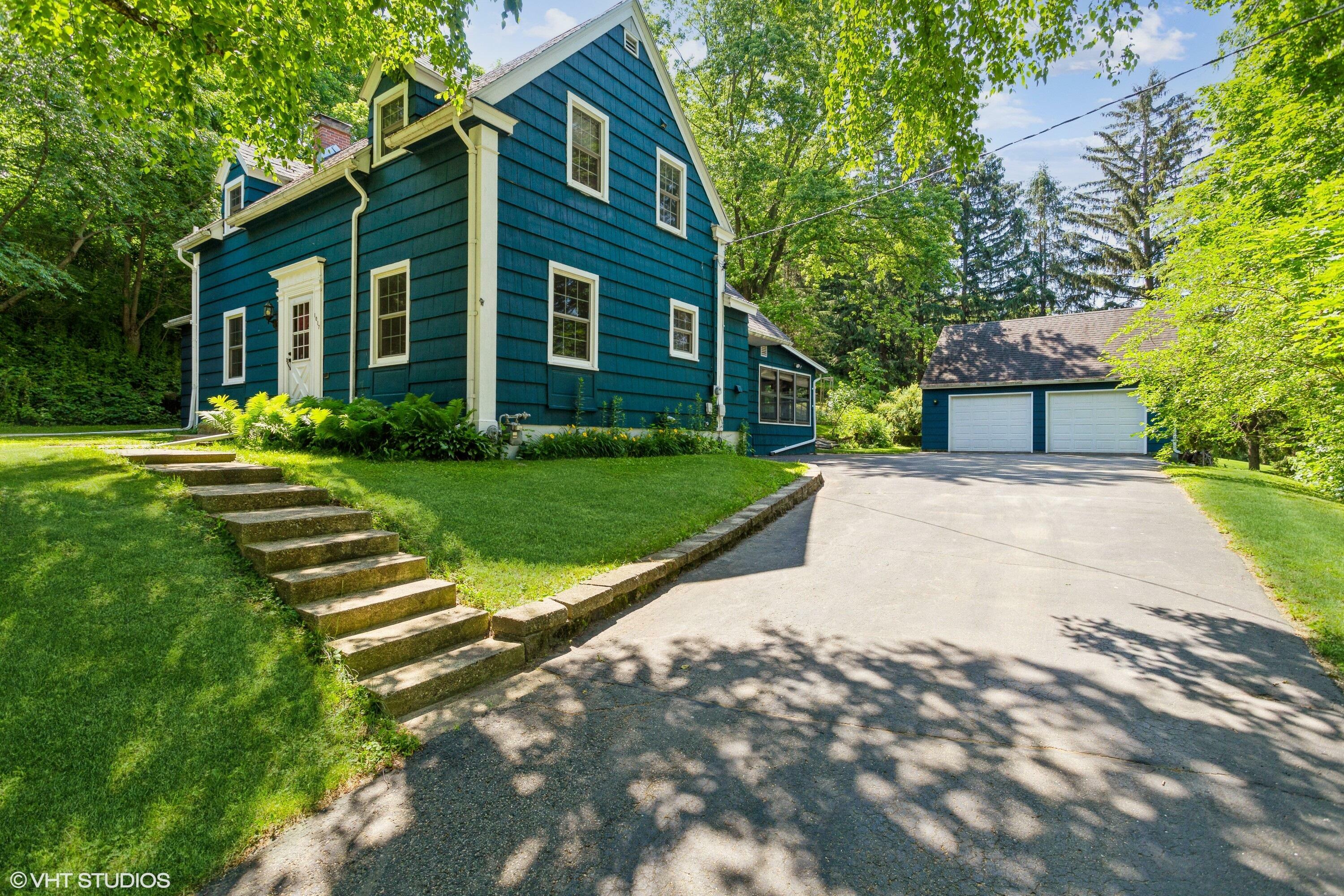 Property Photo: 1017 E Walnut St WI 53032