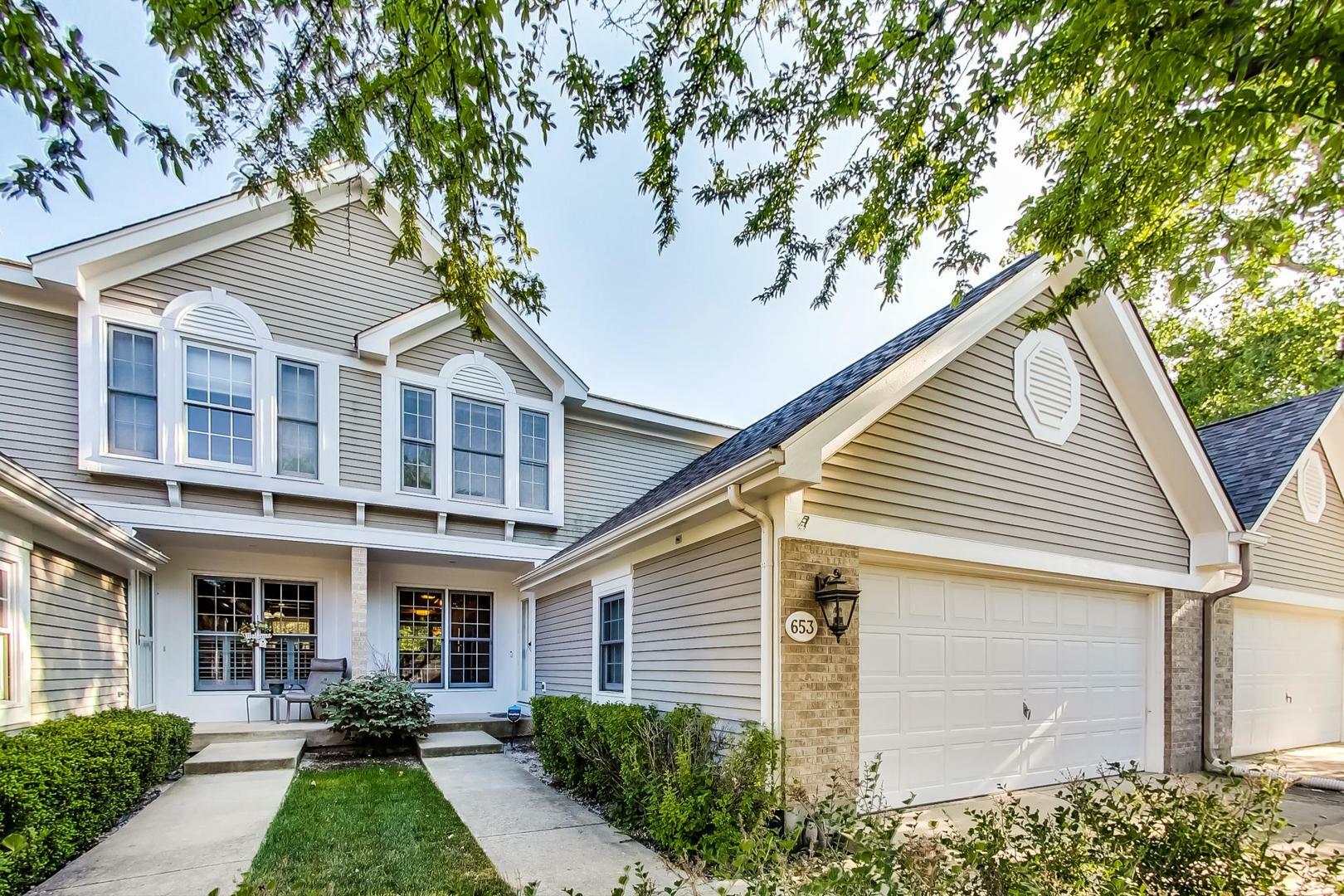 Property Photo: 653 Kendallwood Court IL 60014