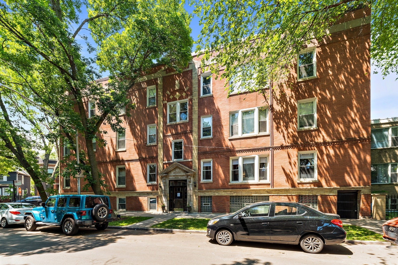 Property Photo:  5812 N Wayne Avenue 1B  IL 60660 