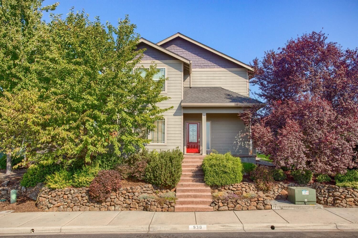 Property Photo:  930 Win Way  OR 97524 