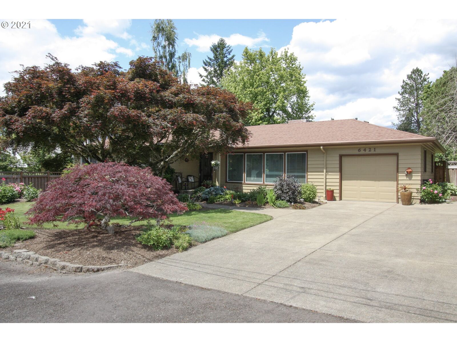 Property Photo: 6421 SW Evelyn St OR 97219