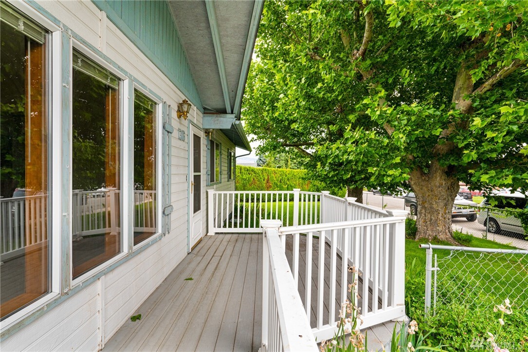 Property Photo: 1316 Kittitas St WA 98801