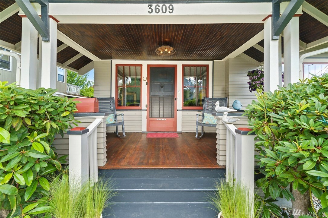 Property Photo: 3609 12th Ave W WA 98119