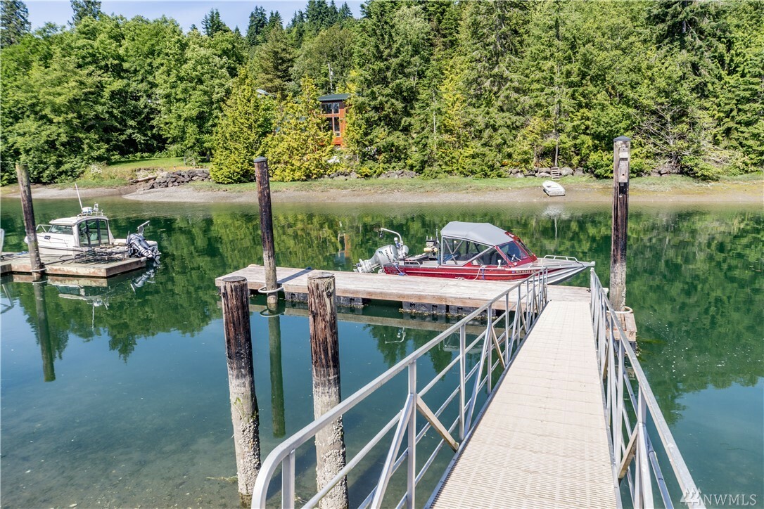 Property Photo:  493 N Beach Dr  WA 98365 