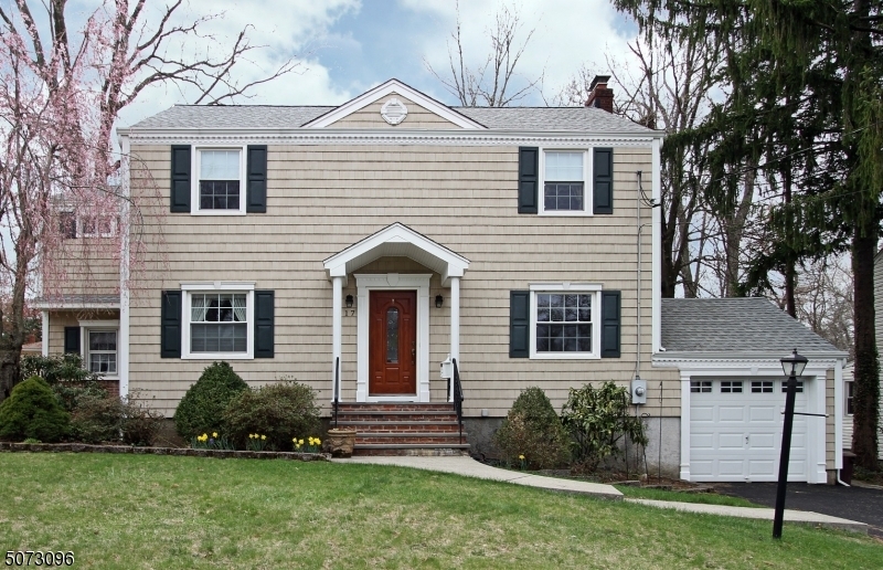 Property Photo:  17 Mounthaven Dr  NJ 07039 