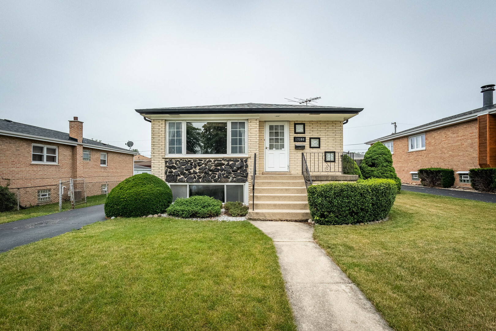 Property Photo: 17350 Oleander Avenue IL 60477