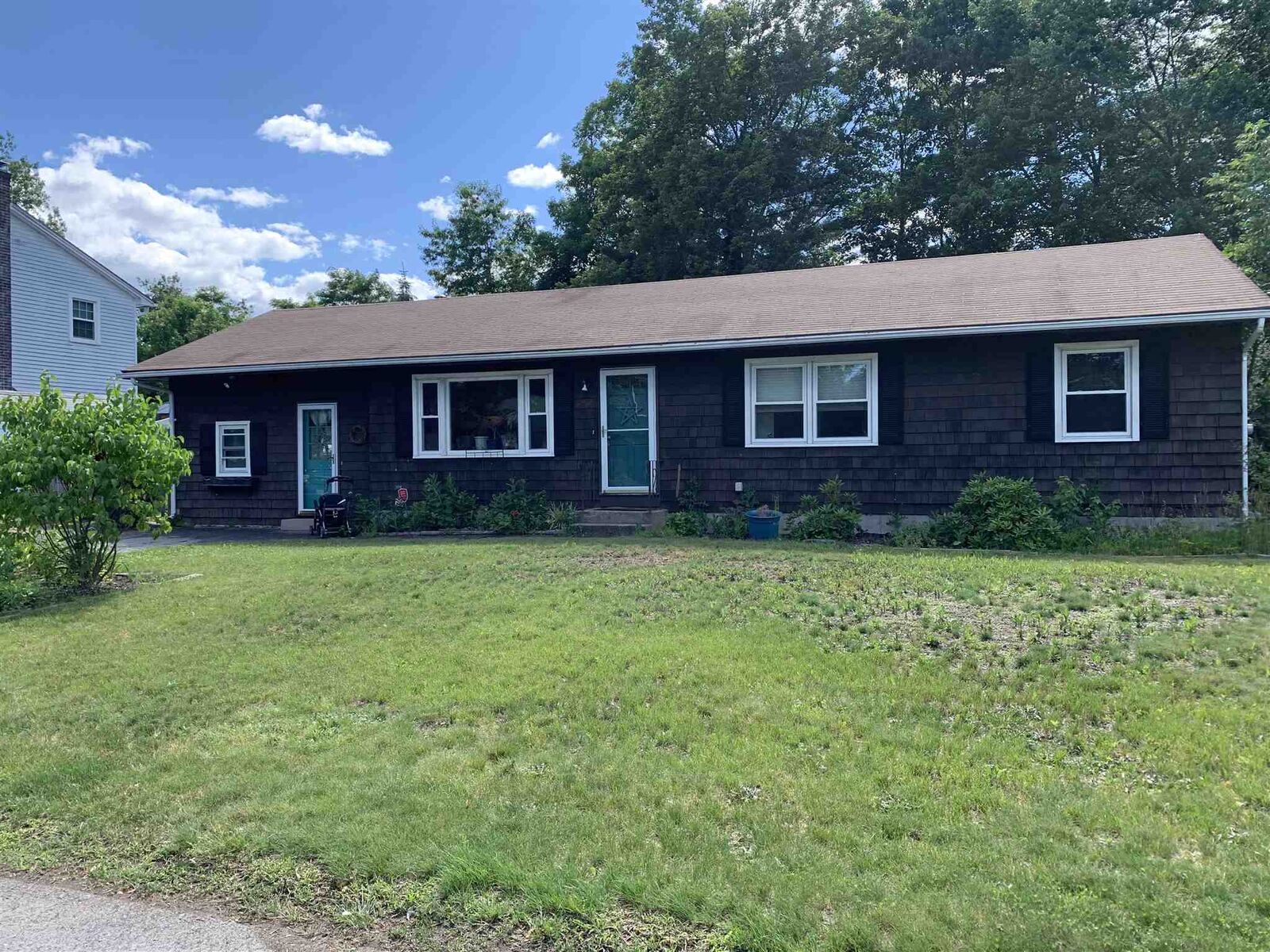 Property Photo: 39 Sanborn Drive NH 03063