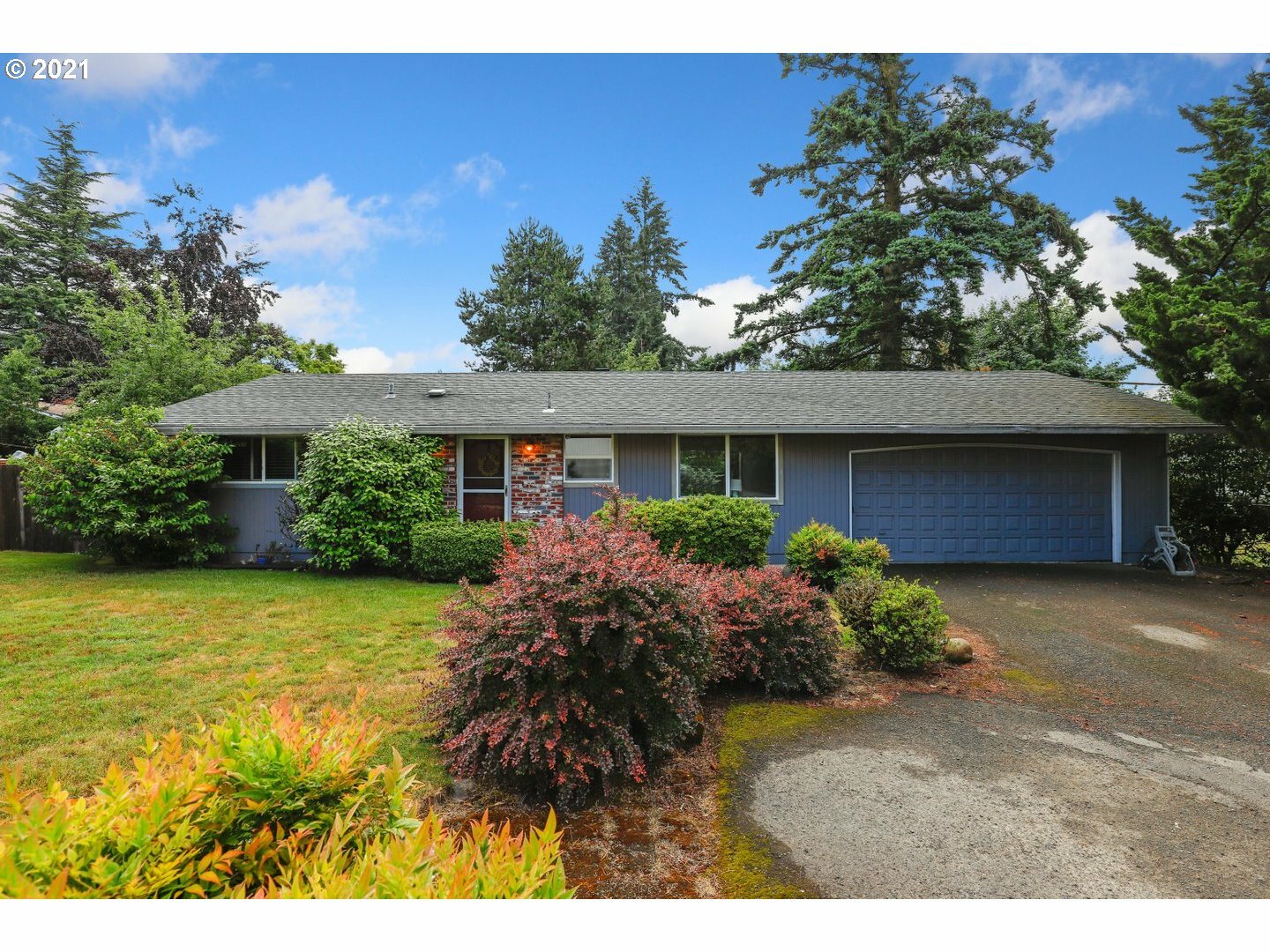 Property Photo: 4040 SE 104th Ave OR 97266