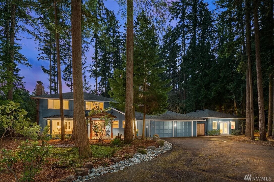 Property Photo:  425 218th Ave NE  WA 98074 