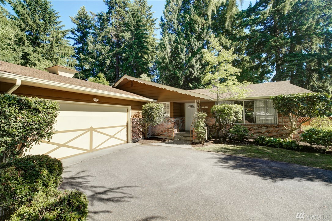Property Photo: 3825 NE 189th Place WA 98155