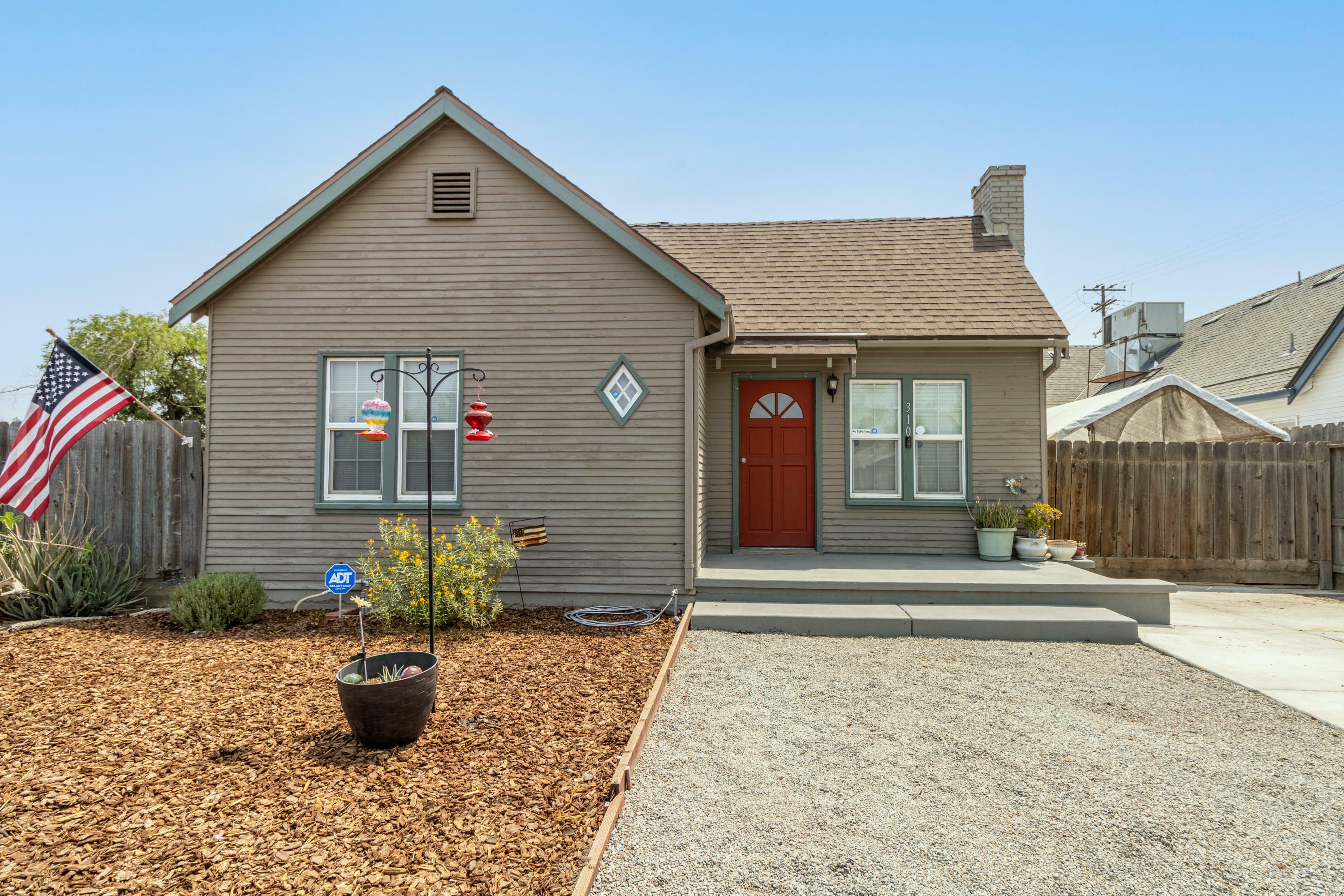 Property Photo:  310 N N Street  CA 93274 