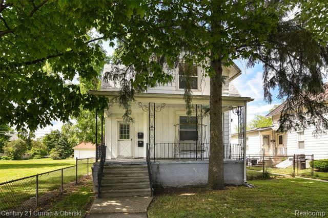 Property Photo:  716 E 1st Street  MI 48161 