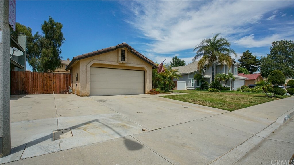 Property Photo:  26480 Mapleridge Way  CA 92555 