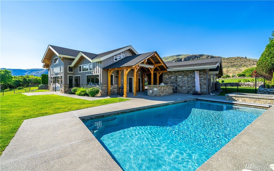 Property Photo: 244 Vineyard Dr WA 98843