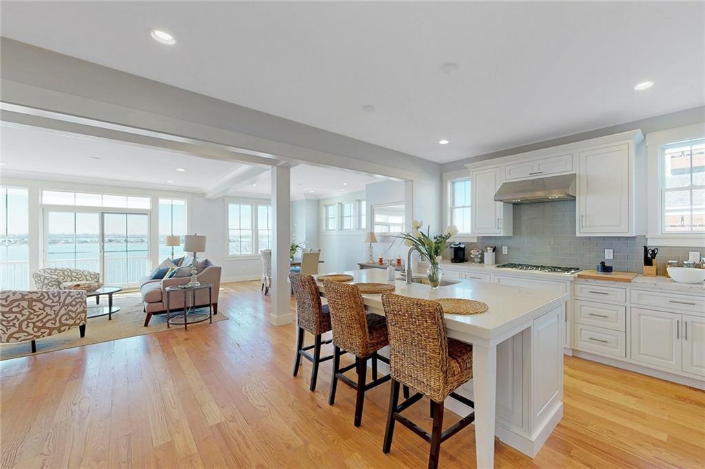 Property Photo:  
