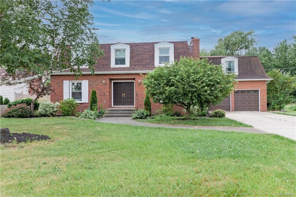 Property Photo:  2384 Long Road  NY 14072 