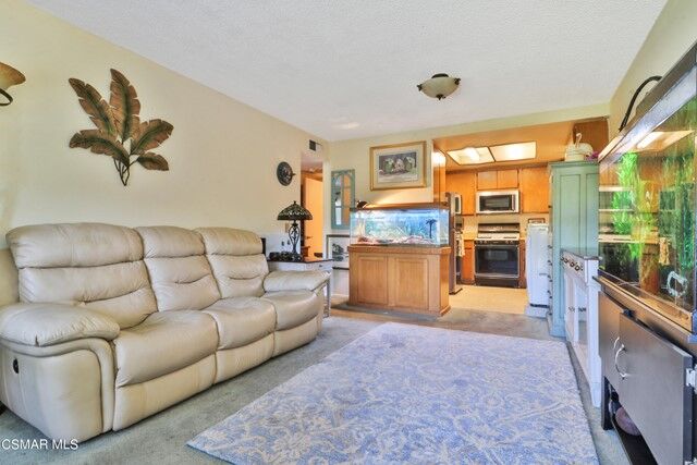 Property Photo: 2940 Deacon Street 30 CA 93065