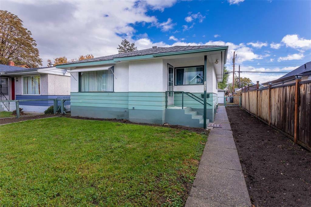 1225 Ethel Street  Kelowna BC V1Y 2W6 photo
