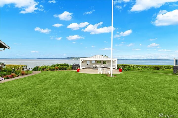 Property Photo:  23641 7th Ave S 17  WA 98198 