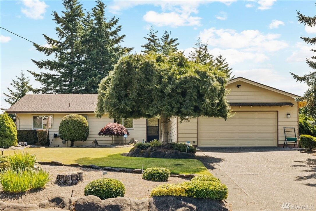 Property Photo:  25128 43rd Ave S  WA 98032 
