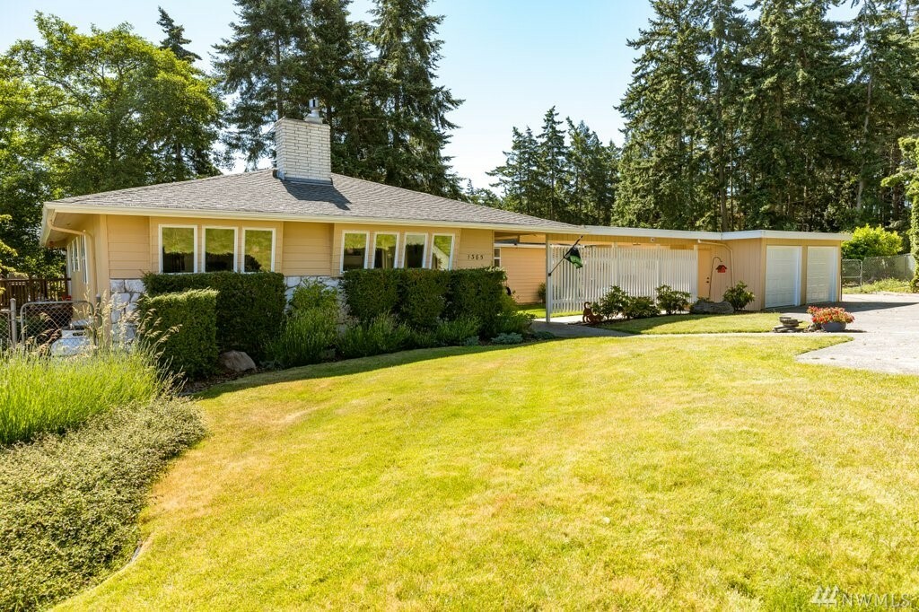 Property Photo:  1385 SW Leschi Dr  WA 98277 