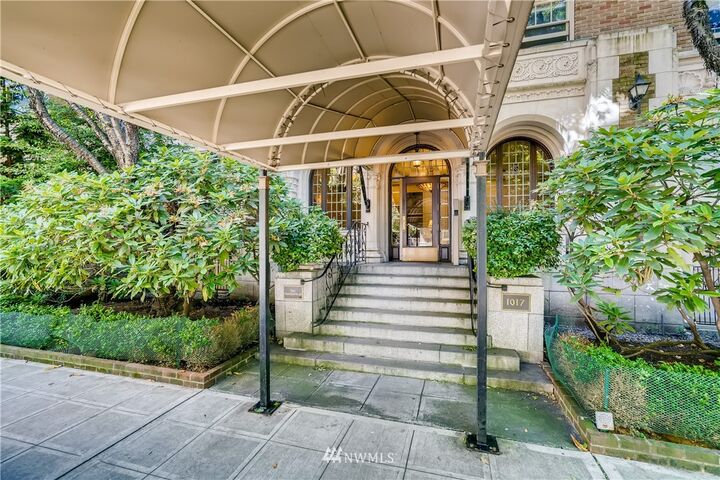 Property Photo:  1017 Minor Avenue 205  WA 98104 
