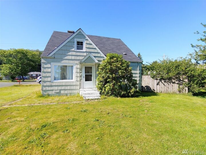 Property Photo:  2322 Sumner Ave  WA 98520 