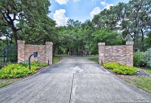 Property Photo:  306 Hill Country Ln  TX 78232 