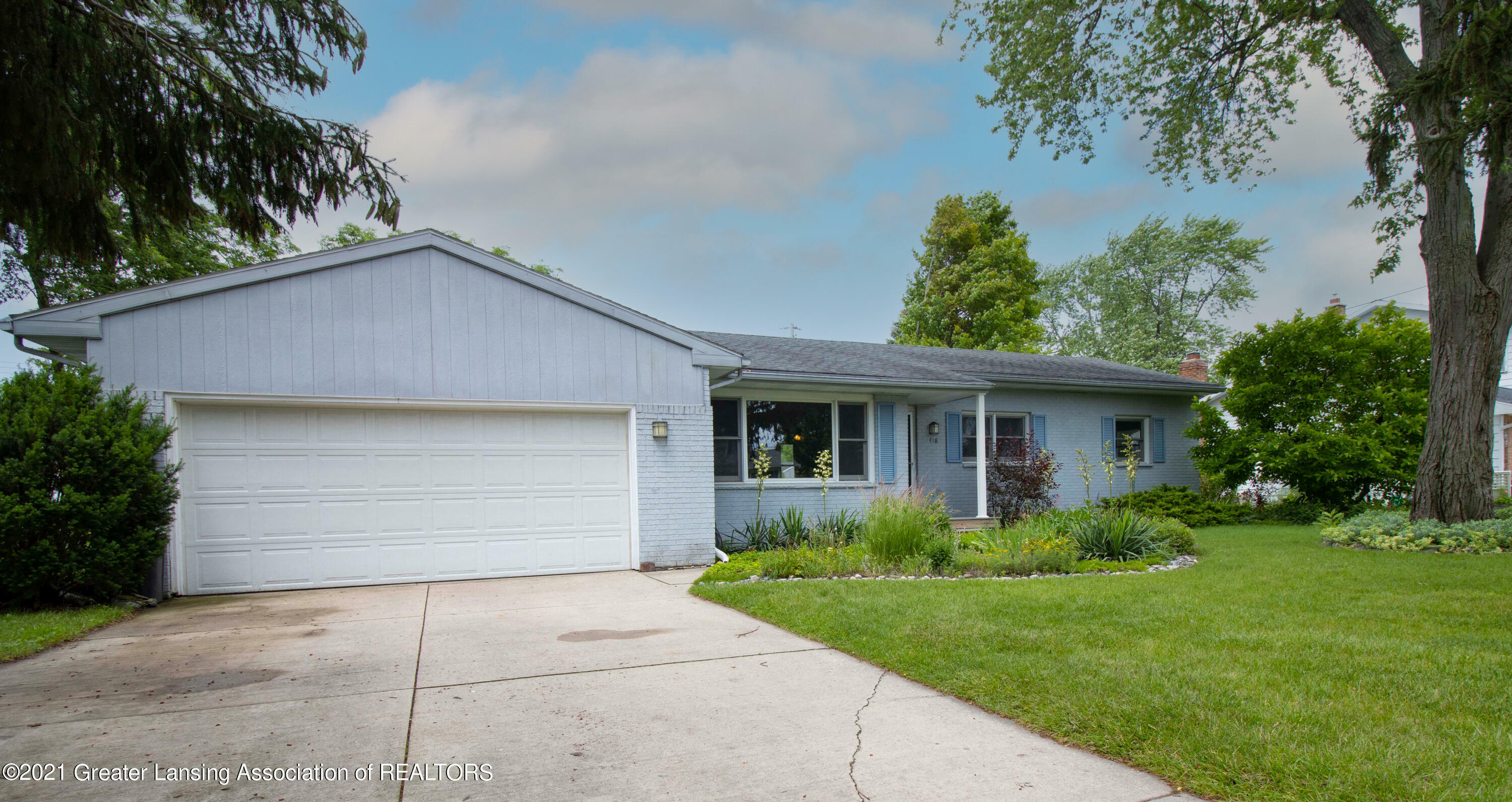 Property Photo:  418 Chanticleer Trail  MI 48917 