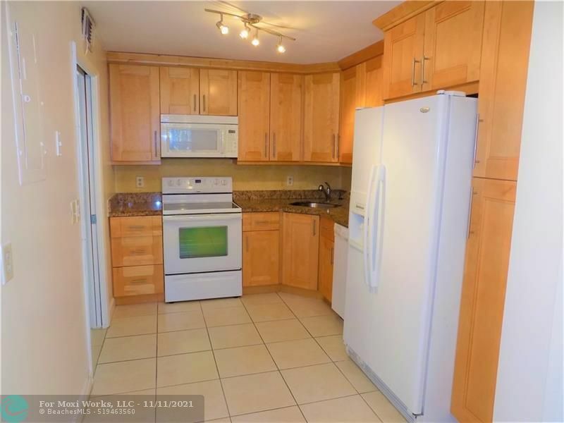 3621 Oaks Clubhouse Dr 204  Pompano Beach FL 33069 photo