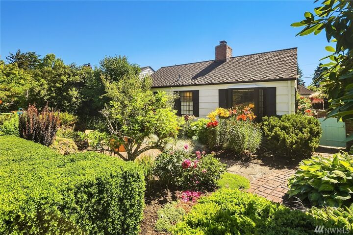 3236 29th Ave W  Seattle WA 98199 photo