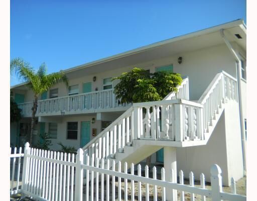 Property Photo:  221 SE 3rd Avenue 5B  FL 33435 